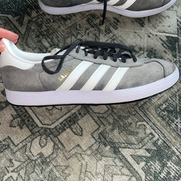Adidas men’s Gazelle Sneakers size 8 - Picture 3 of 9